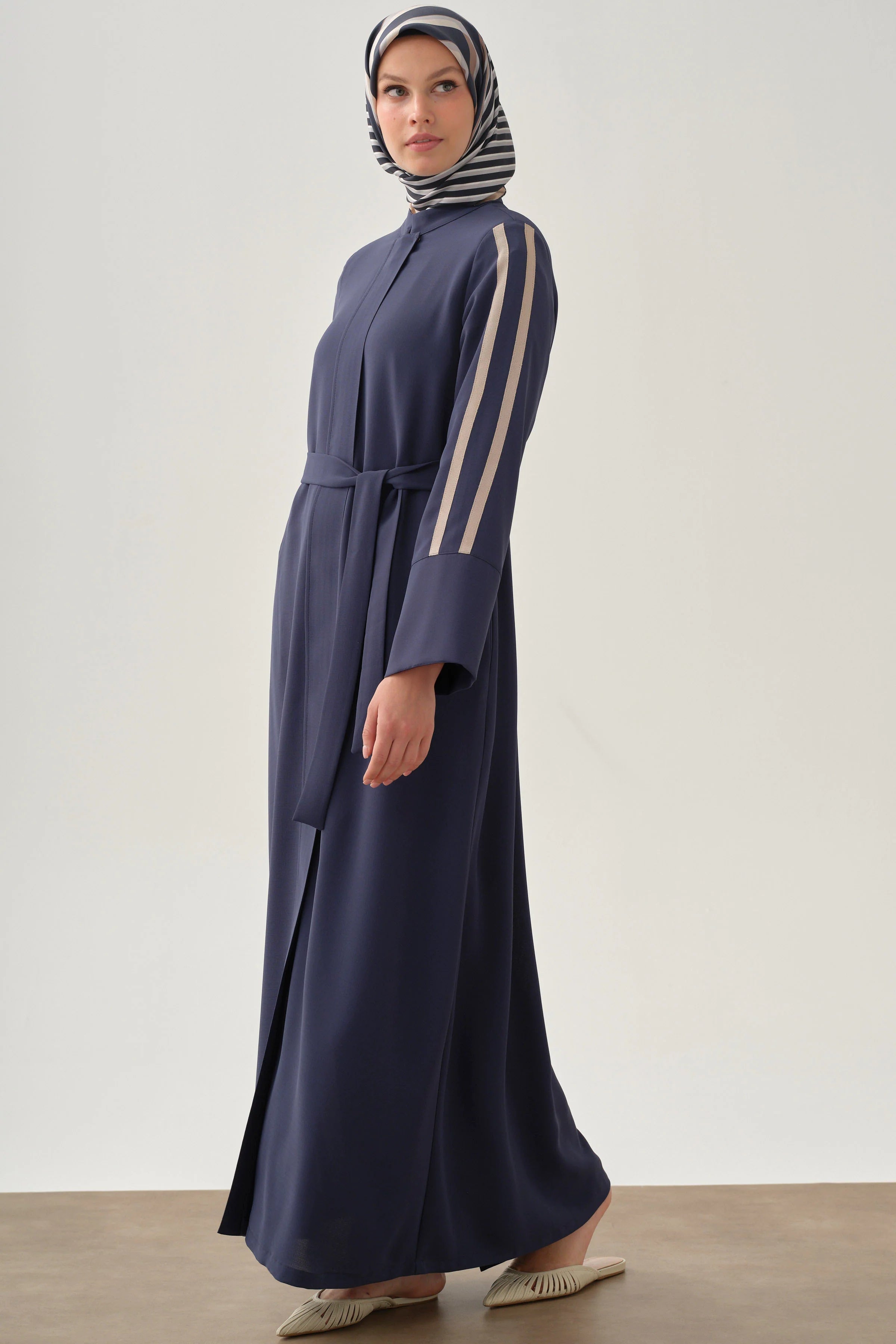 Kollar Grogren Detaylı Ferace - İndigo TUGBA