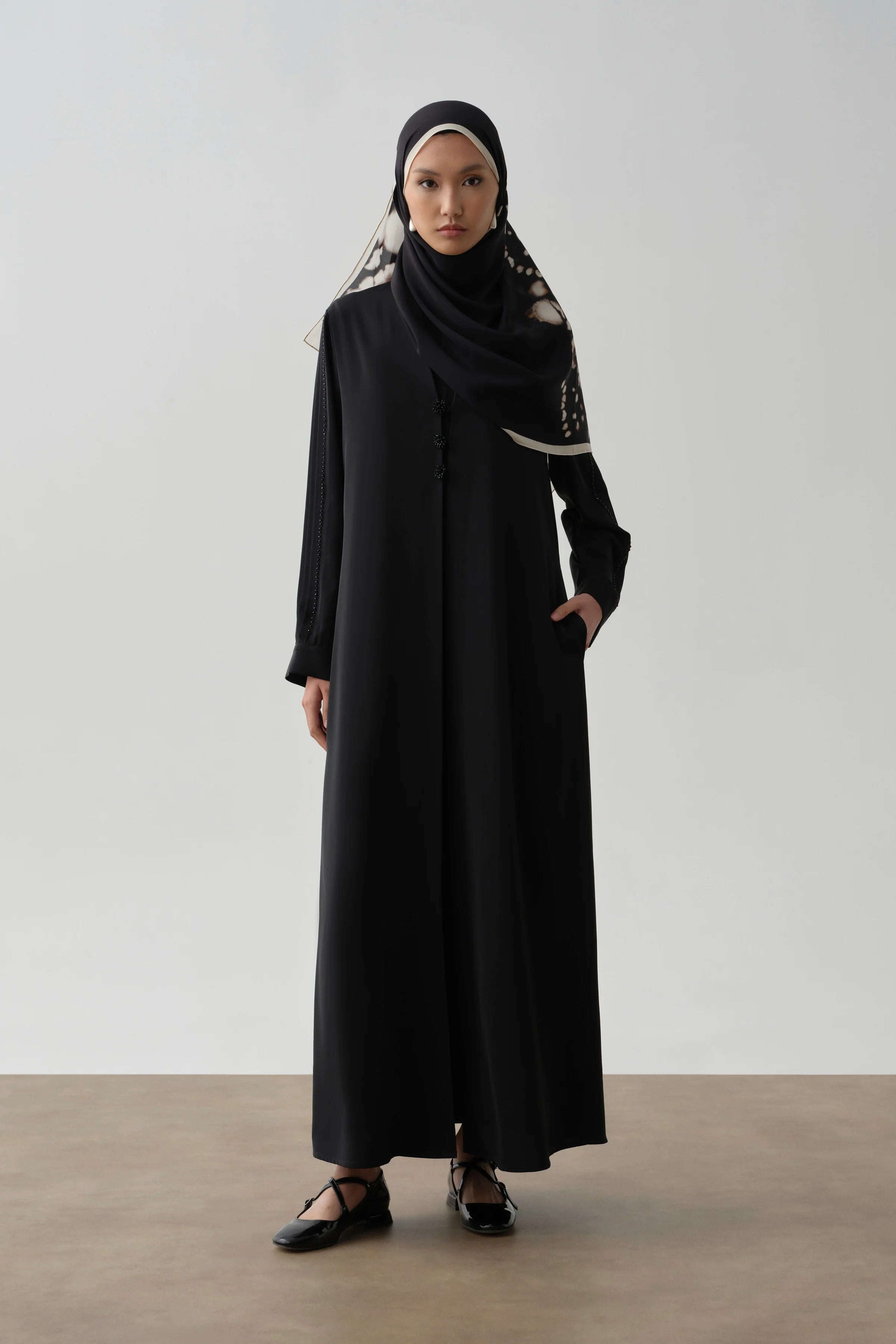 Kolları Boncuklu Nervür Detaylı Abaya Takım - Siyah TUGBA