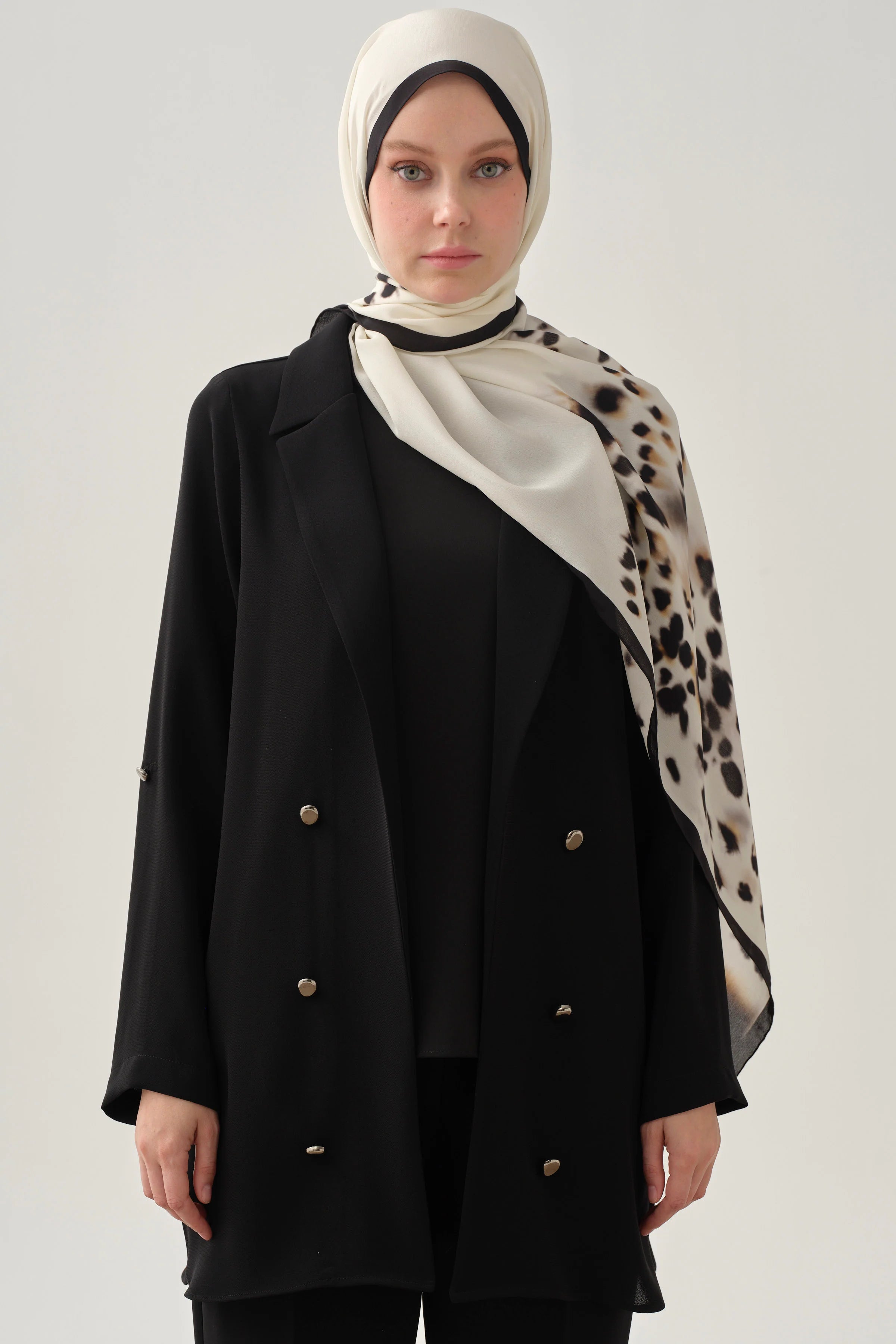 Kolu Bant Detaylı Süs Düğmeli Ceket - Siyah TUGBA