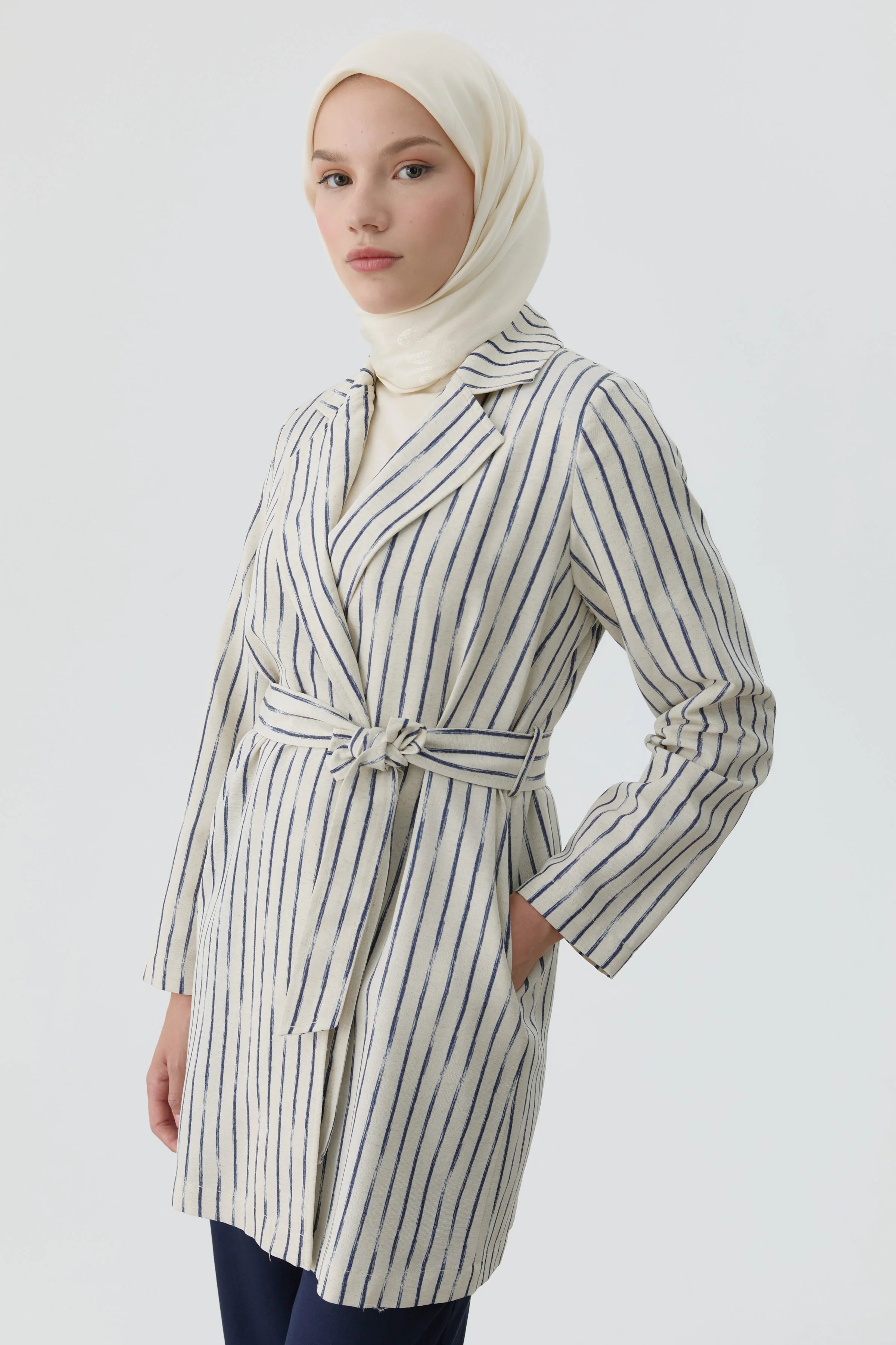 Kuşaklı Çizgili Blazer Ceket - Lacivert TUGBA