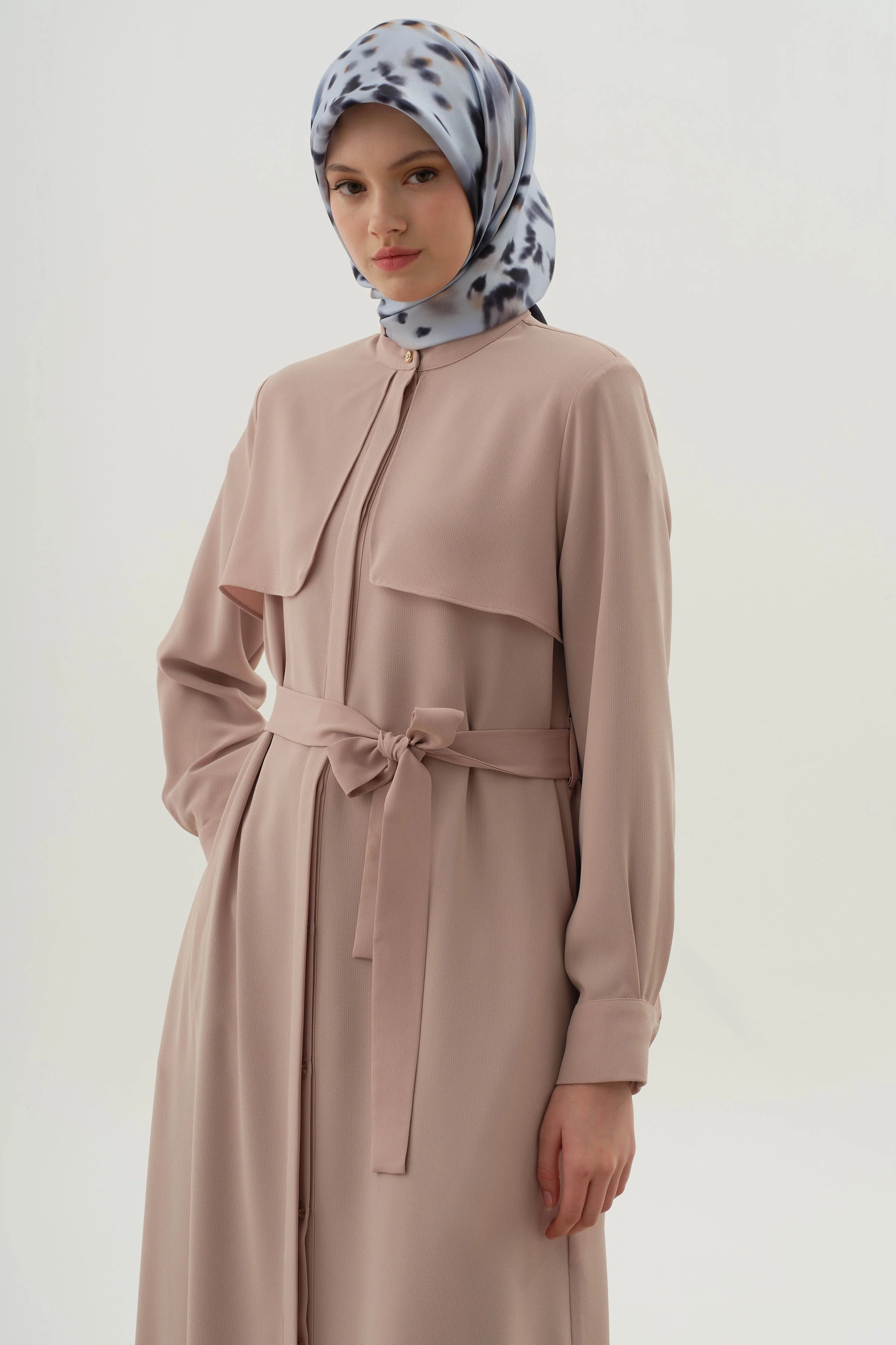 Rüzgarlık Detaylı Kuşaklı Ferace - Bej TUGBA