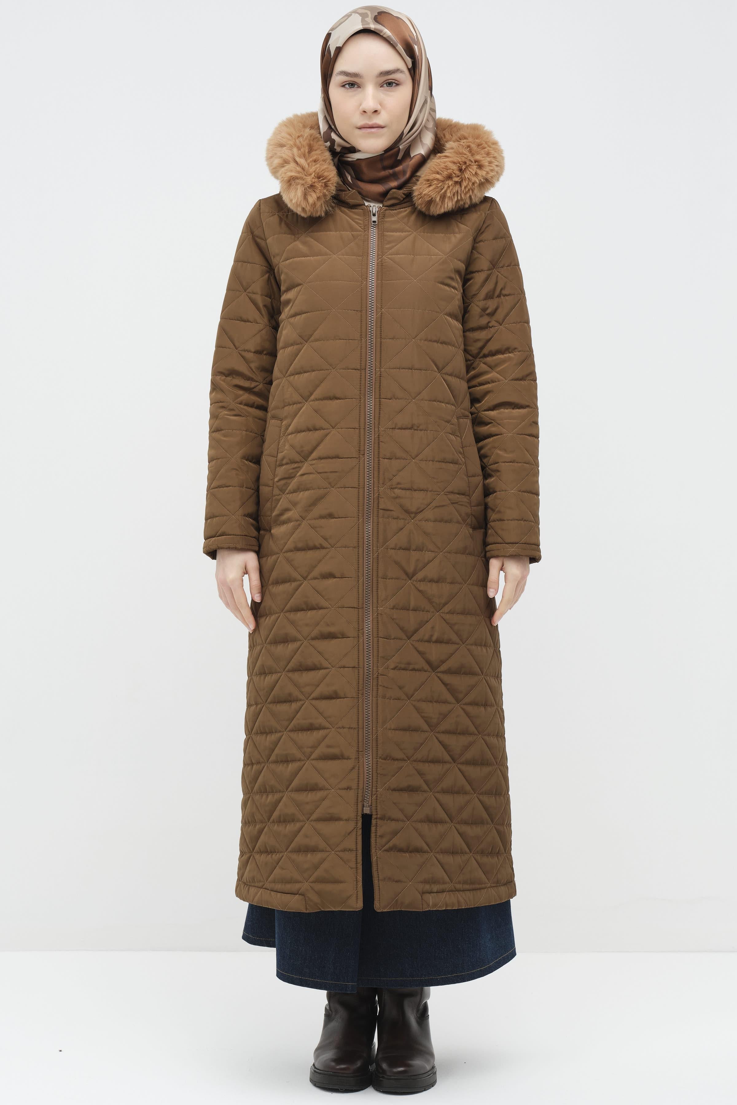 Seyyar Kürklü Kapüşonlu Kapitone Manto - Camel TUGBA