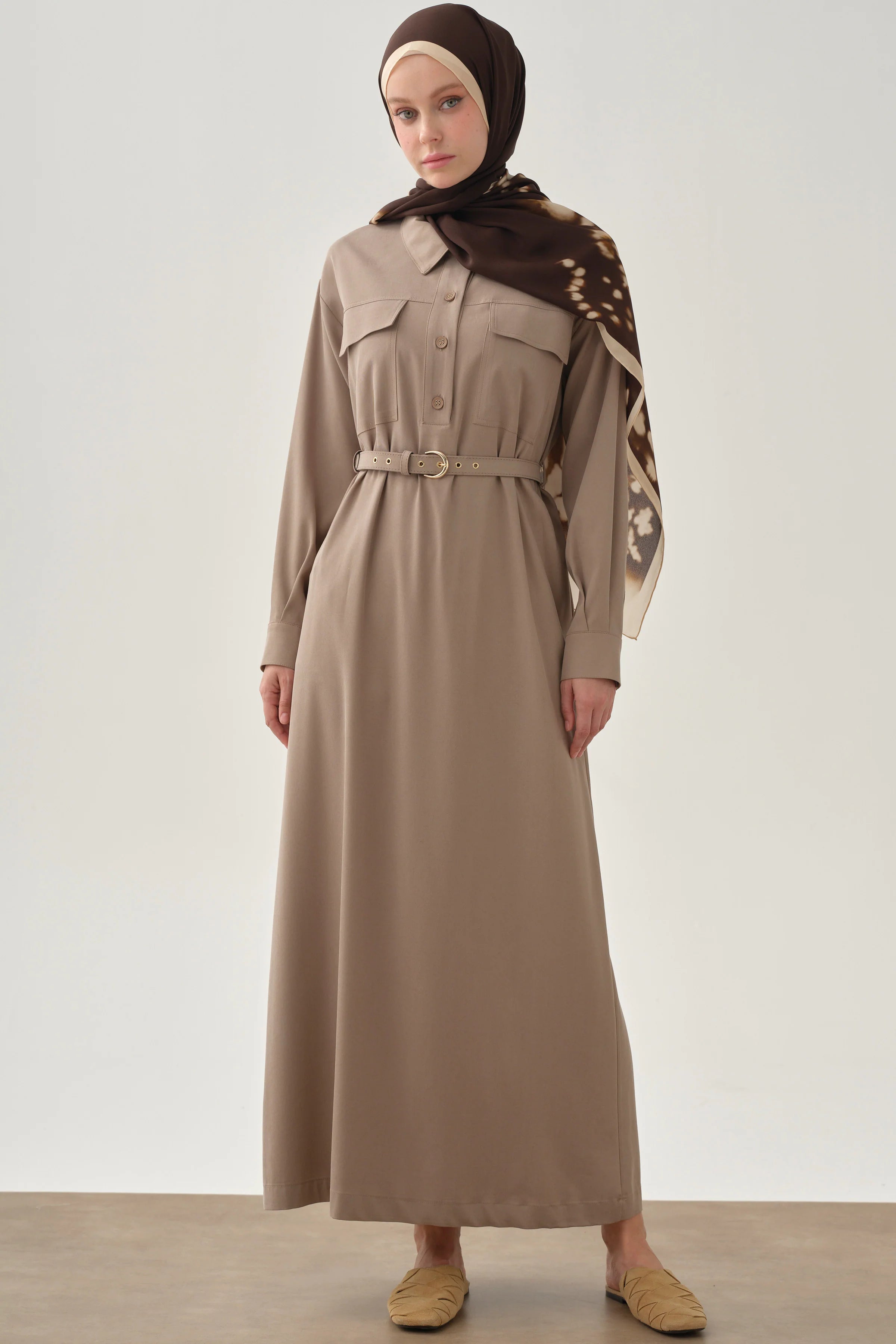 Yarım Patlı Kemerli Elbise - Vizon TUGBA