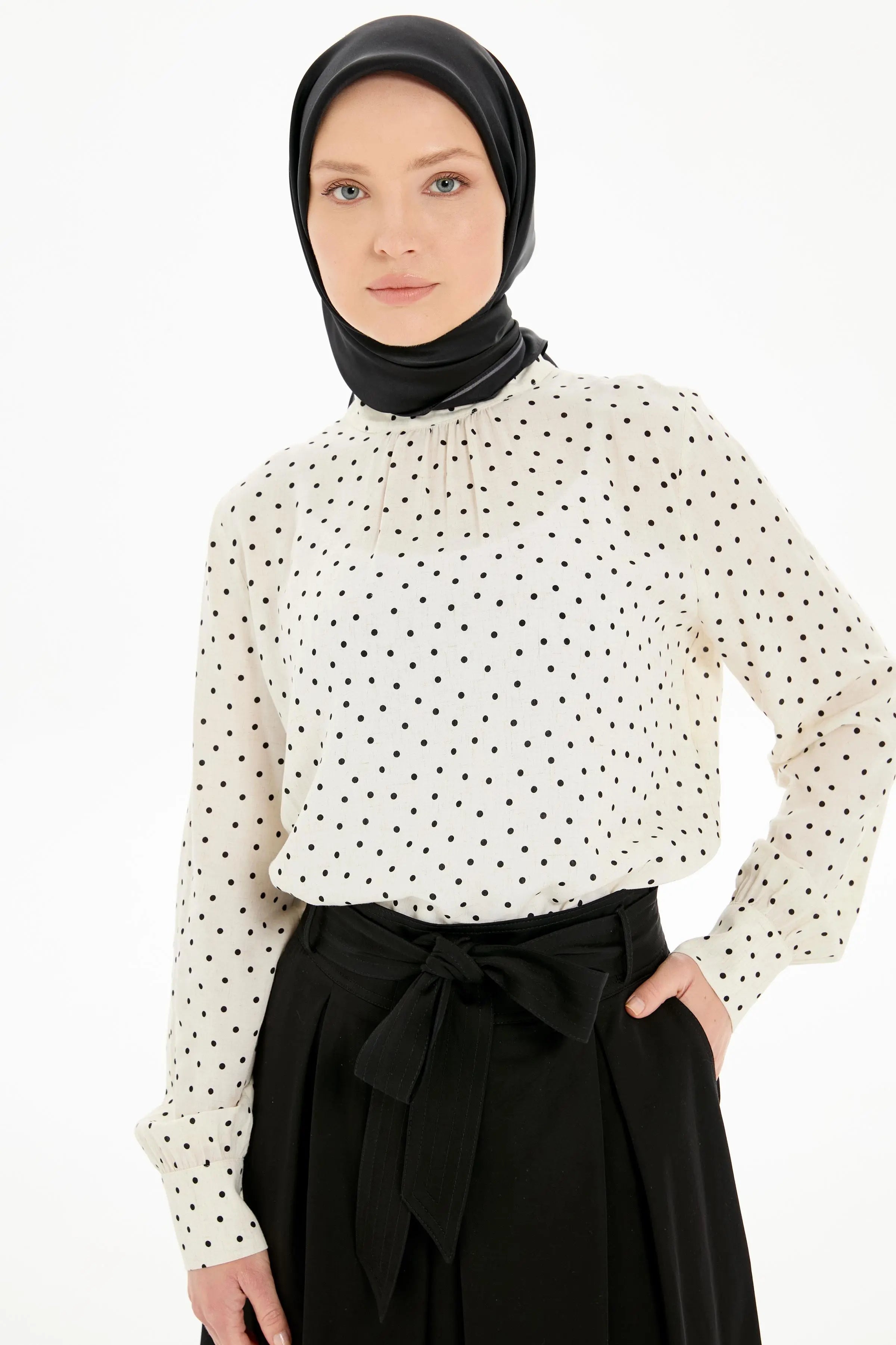 Puantiye Desenli Hakim Yaka Bluz - Ekru TUGBA