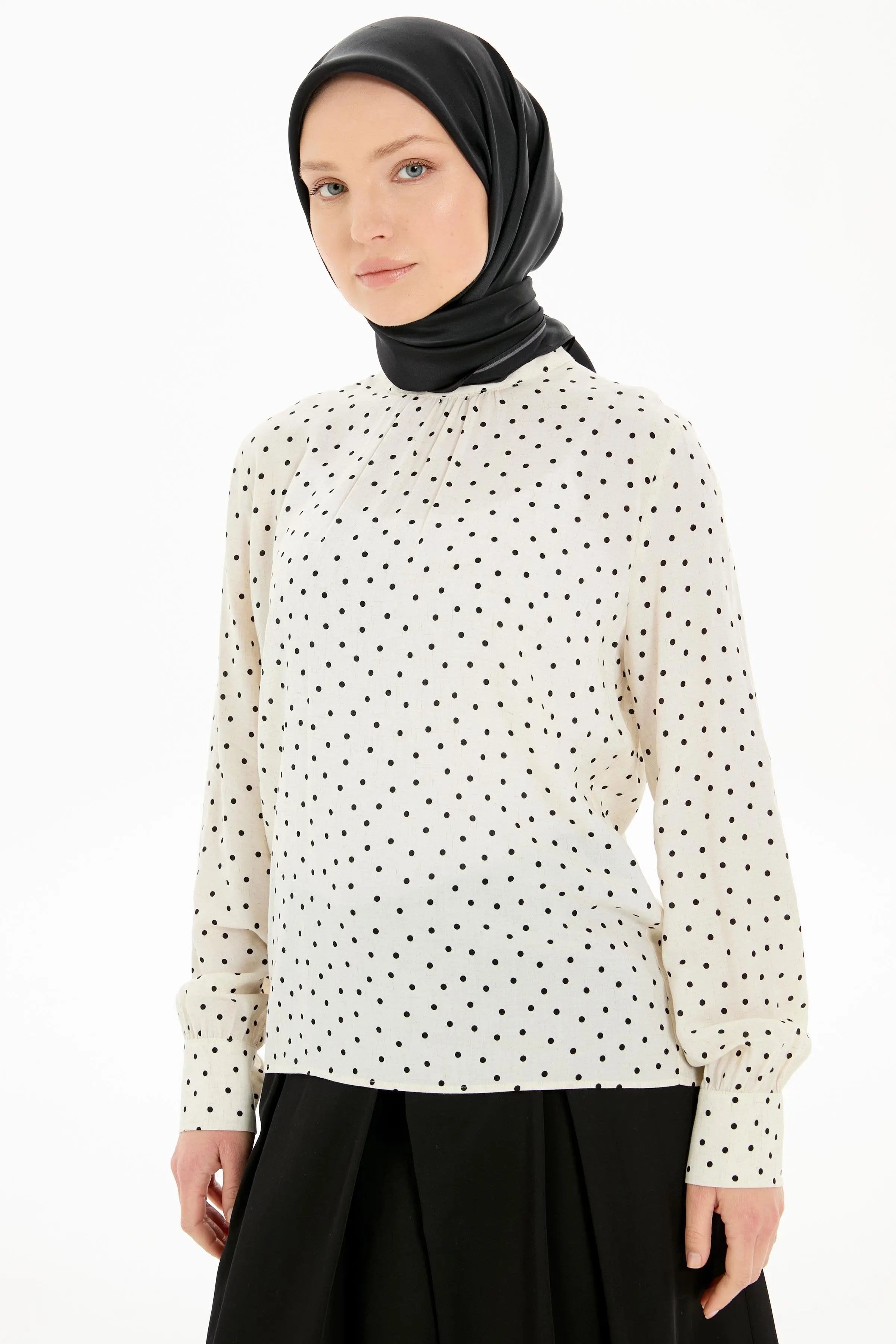 Puantiye Desenli Hakim Yaka Bluz - Ekru TUGBA