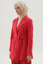 Rivet Detaylı Kemerli Ceket - Kırmızı TUGBA