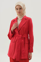 Rivet Detaylı Kemerli Ceket - Kırmızı TUGBA