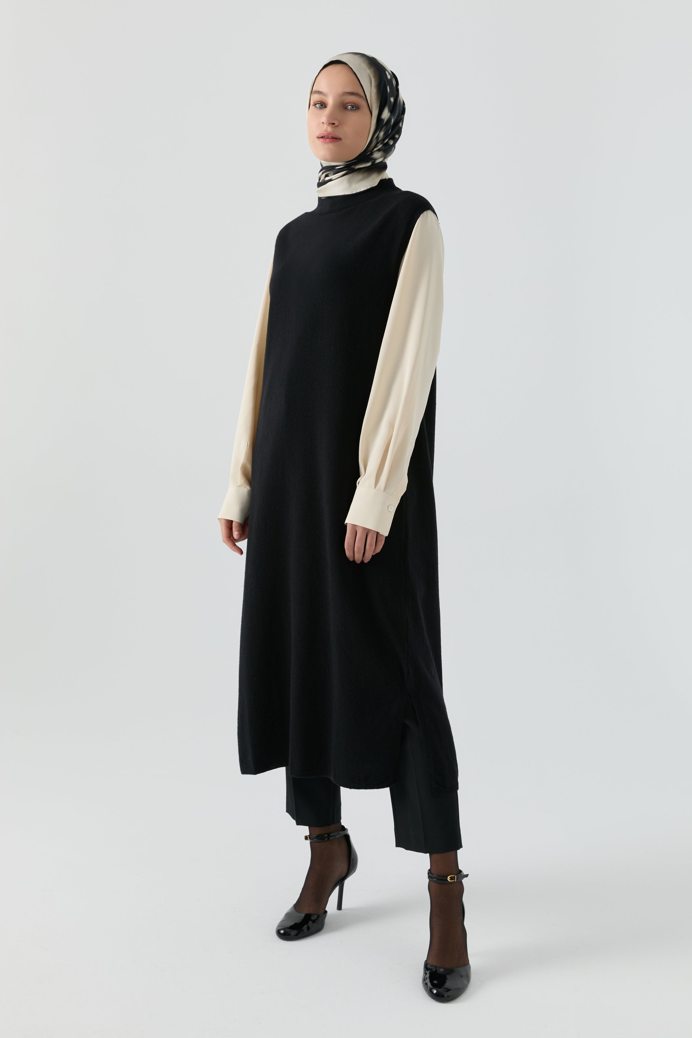 Hakim Yaka Süveter - Siyah TUGBA