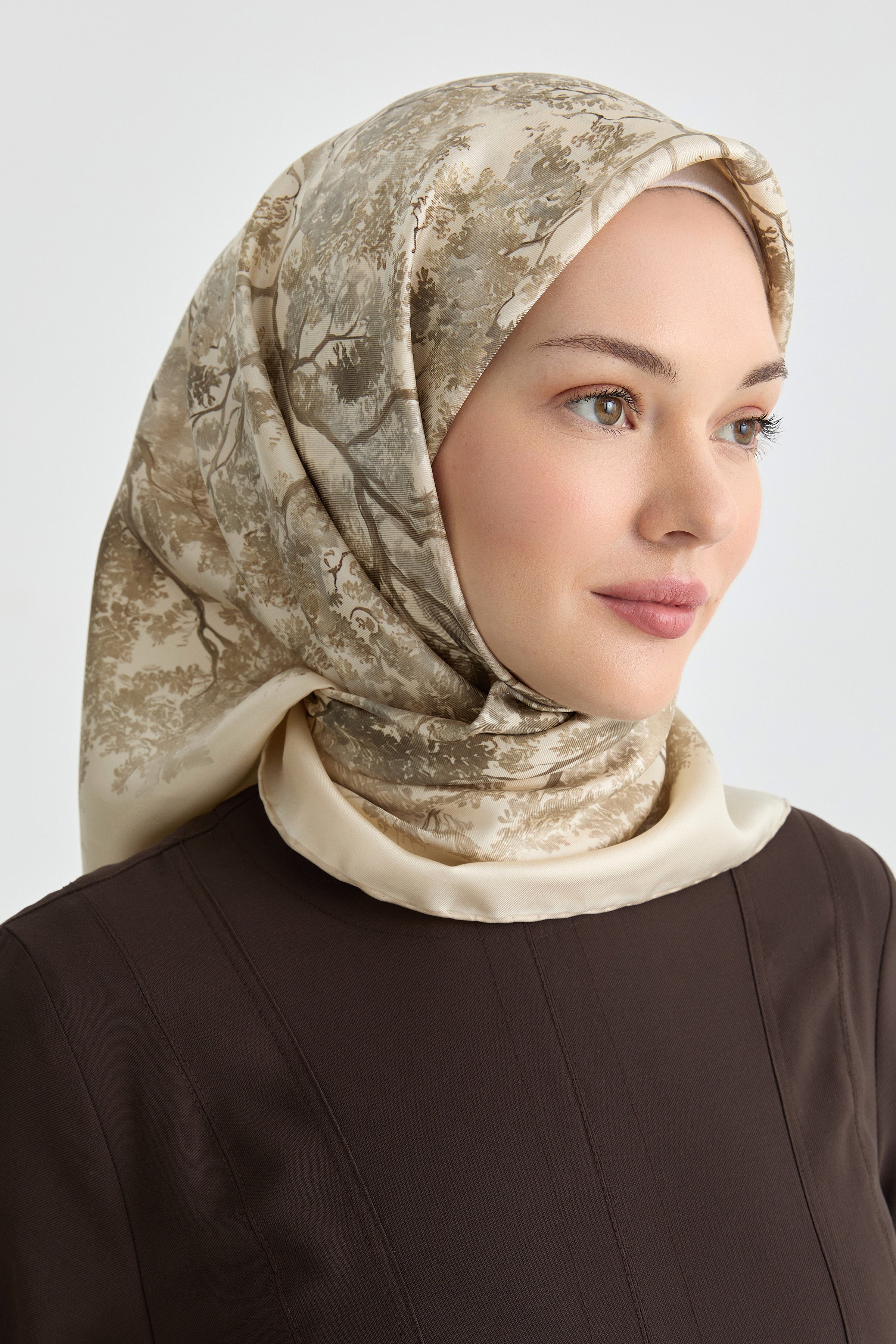 Belva Twill İpek Eşarp - Bej TUGBA