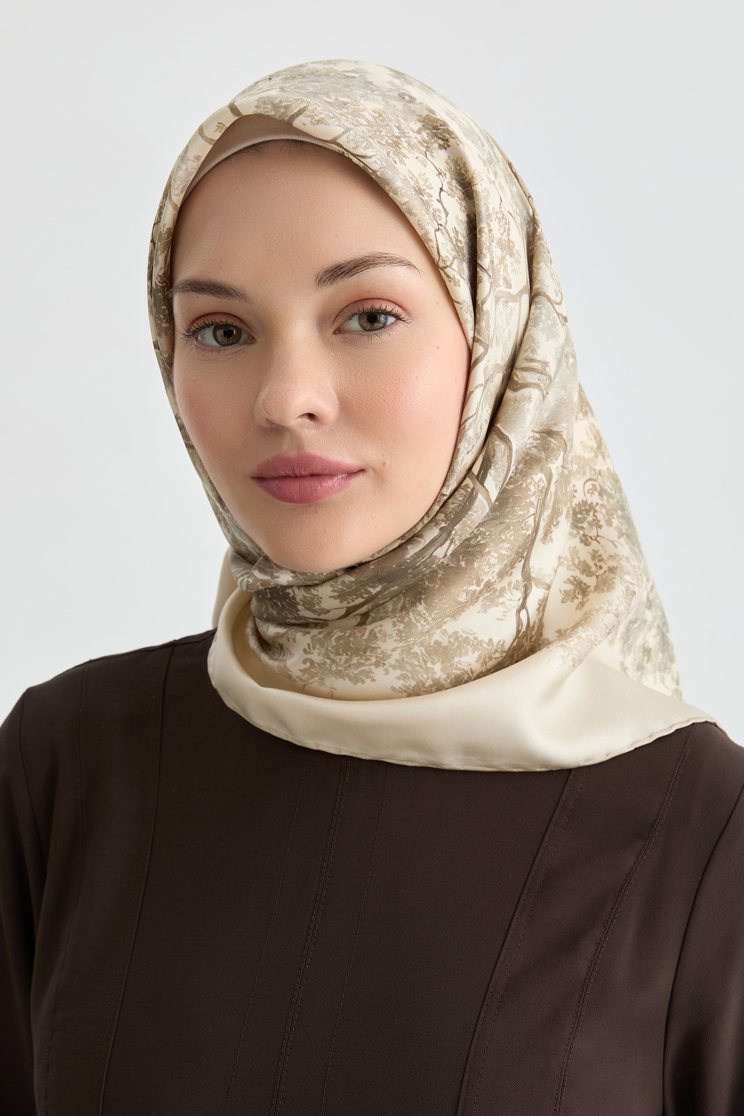 Belva Twill İpek Eşarp - Bej TUGBA