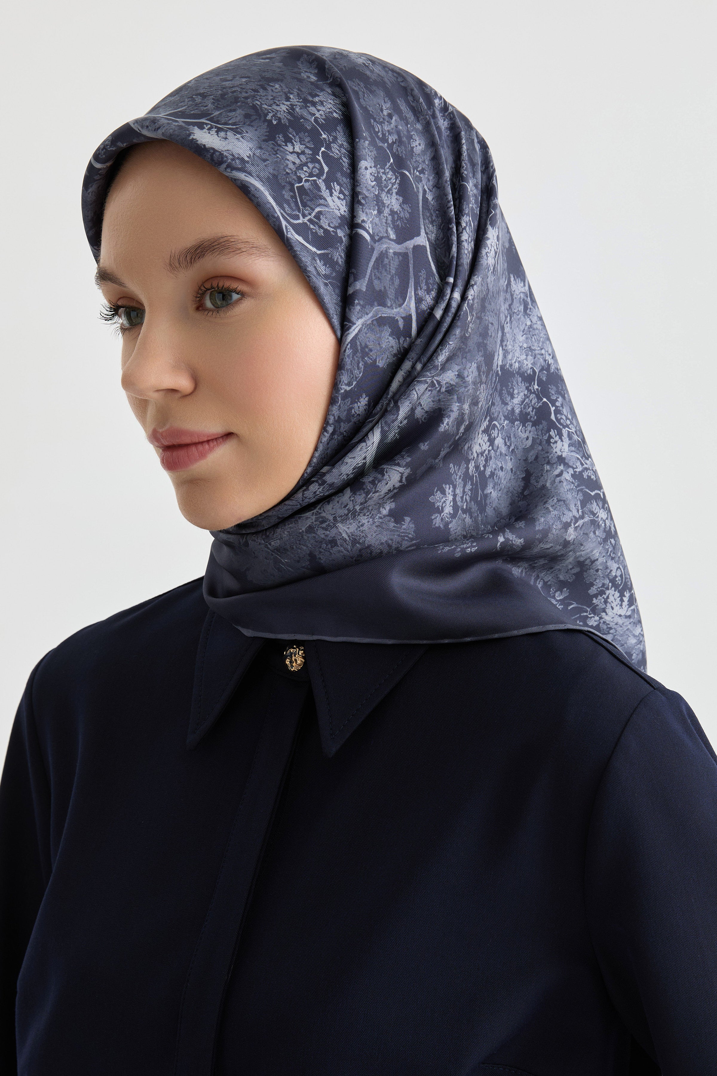 Belva Twill İpek Eşarp - Lacivert TUGBA