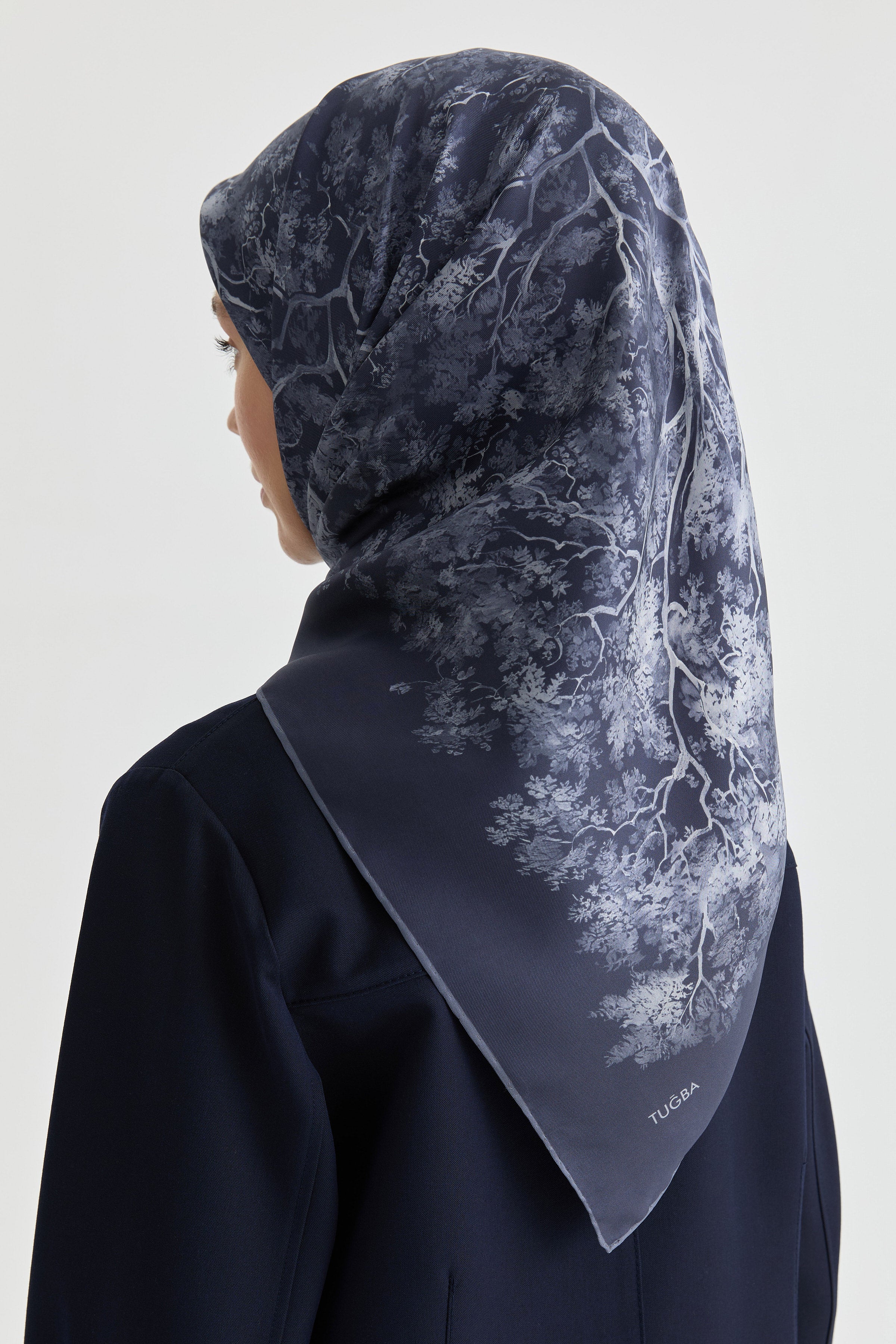 Belva Twill İpek Eşarp - Lacivert TUGBA