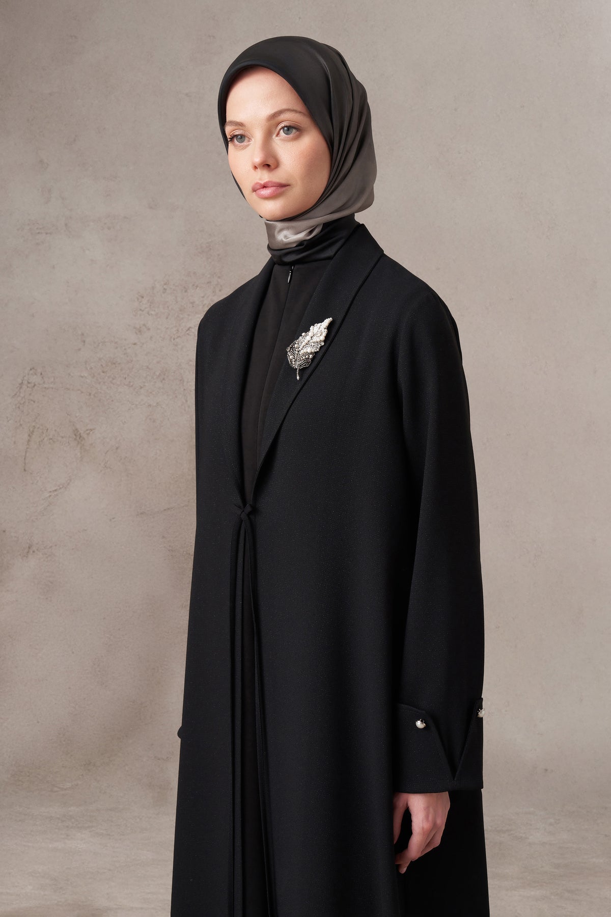 Broşlu Abaya - Siyah TUGBA