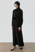 Yaka Ve Bilek Lastik Detaylı Elbise - Siyah TUGBA