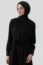 Yaka Ve Bilek Lastik Detaylı Elbise - Siyah TUGBA