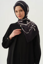 Yaka ve Kolları Pile Broş Detaylı Tunik - Siyah TUGBA