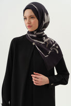 Yaka ve Kolları Pile Broş Detaylı Tunik - Siyah TUGBA