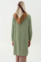 Yaka ve Kolları Pile Broş Detaylı Tunik - Su Yeşili TUGBA