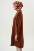 Yaka ve Kolları Pile Broş Detaylı Tunik - Taba TUGBA