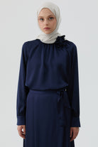 Yakası Broşlu Bluz Etek Takım - Lacivert TUGBA