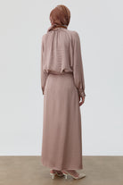 Yakası Broşlu Bluz Etek Takım - Vizon TUGBA