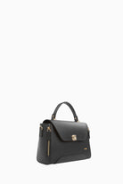 Yanları Fermuarlı Üçgen Kapaklı Çanta - Siyah TUGBA