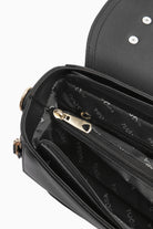 Yanları Fermuarlı Üçgen Kapaklı Çanta - Siyah TUGBA