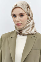 Yaprak Desenli Sura İpek Eşarp - Bej TUGBA