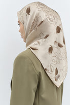 Yaprak Desenli Sura İpek Eşarp - Bej TUGBA