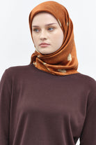 Yaprak Desenli Sura İpek Eşarp - Kiremit TUGBA