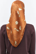 Yaprak Desenli Sura İpek Eşarp - Kiremit TUGBA