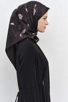 Yaprak Desenli Sura İpek Eşarp - Siyah TUGBA