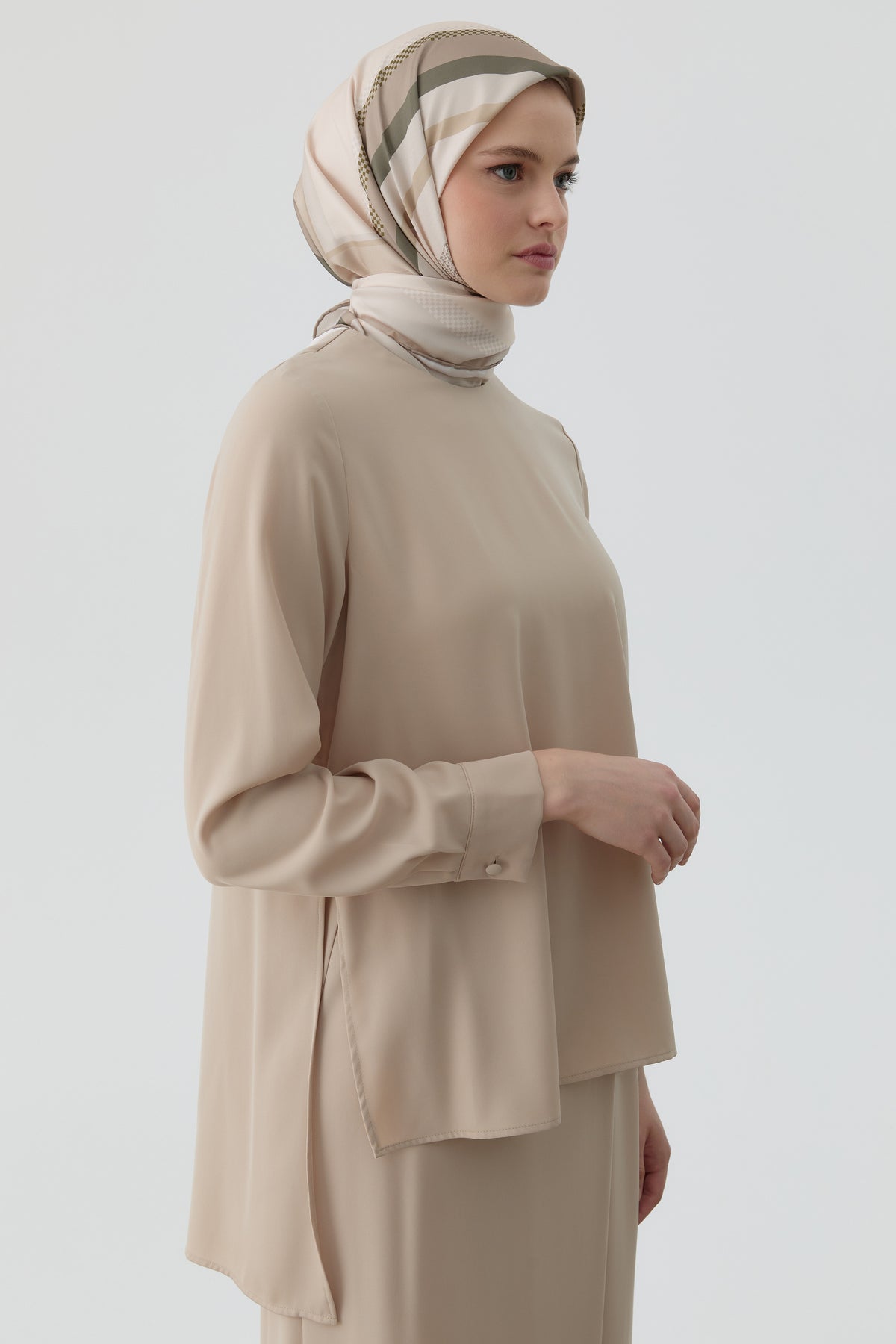 Yırtmaç Detaylı Bluz Tunik - Bej TUGBA