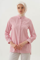 Yırtmaç Detaylı Çizgili Gömlek - Fuşya TUGBA