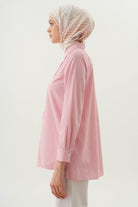 Yırtmaç Detaylı Çizgili Gömlek - Fuşya TUGBA