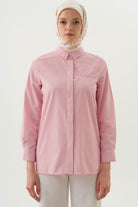 Yırtmaç Detaylı Çizgili Gömlek - Fuşya TUGBA