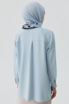 Yırtmaçlı Asimetrik Kesim Bluz - Açık Mavi TUGBA