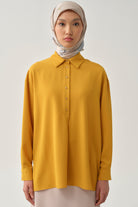 Yırtmaçlı Asimetrik Kesim Bluz - Hardal TUGBA